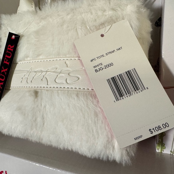 Betsey Johnson - NWT - 4 Piece Set - Picture 3 of 6